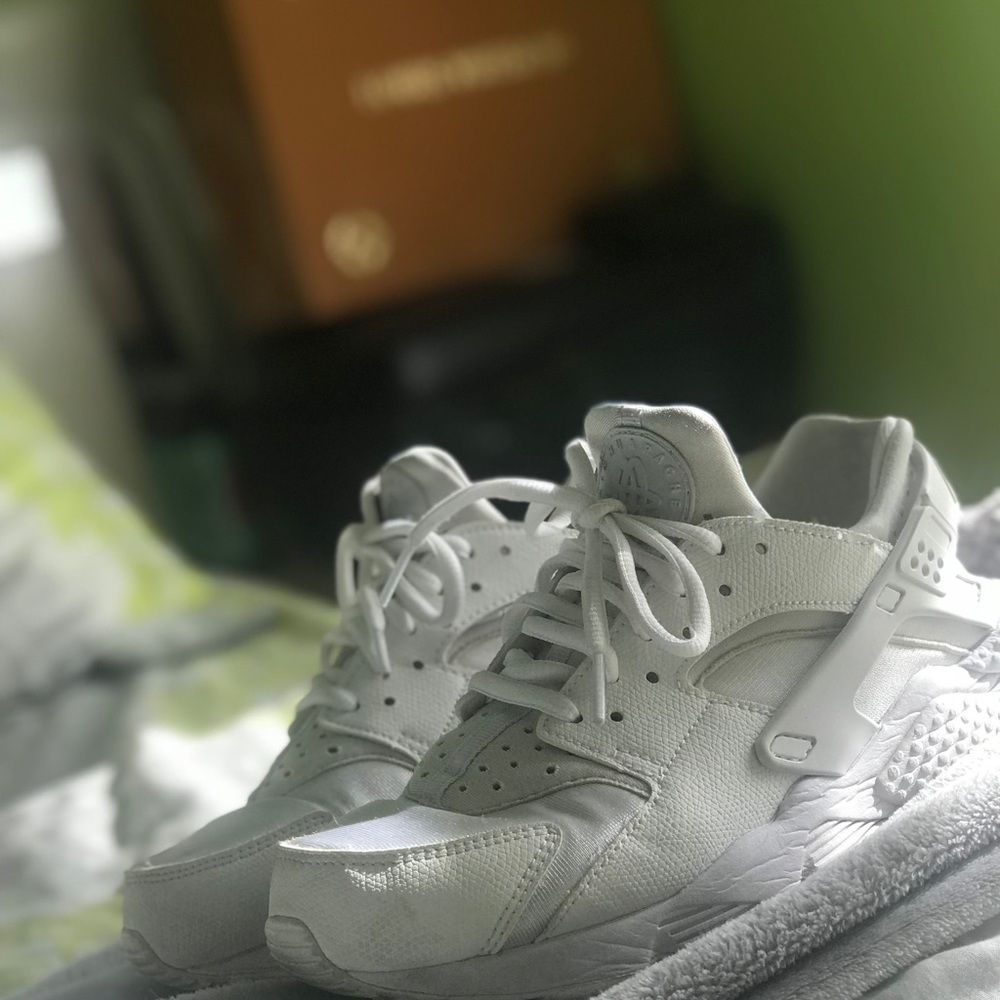 White huaraches